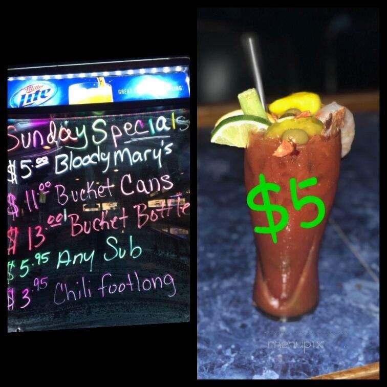 Boozers Sports Bar - Avoca, PA