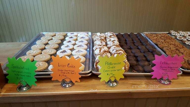 Two Fraus Bakery - Harmony, PA